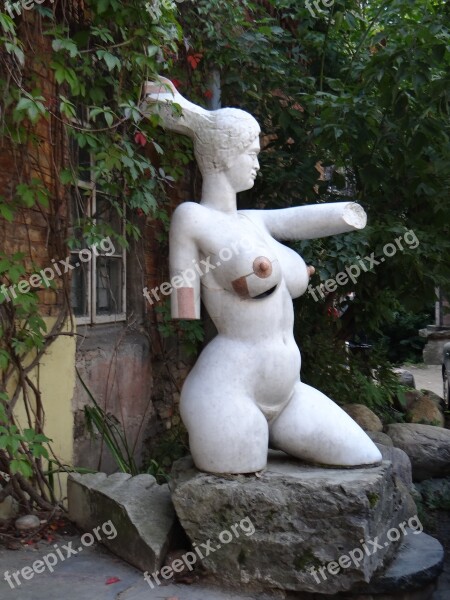 Sauce Sculpture Woman Vilnia The Republic Of