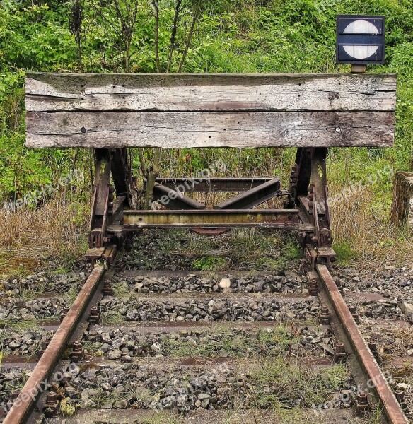 Brake Buffer Stop Buffer Stop End Of Track Track Completion Wooden Beams