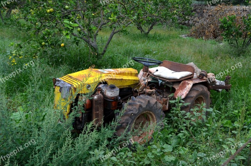 Tracktor Scrap Tractor Old Obsolete