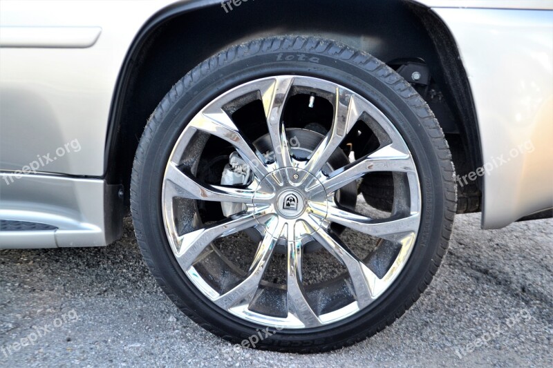 Used Pre-owned Cadillac Escalade Wheel Tire