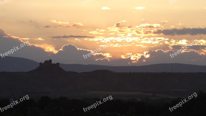 Dawn Montearagón Castle Huesca Sky