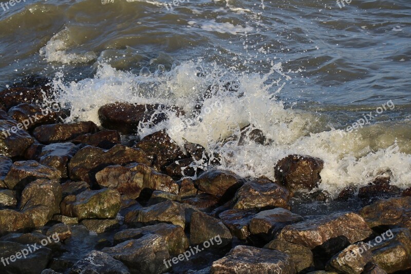 Water Nature Billow Breakwater Spray