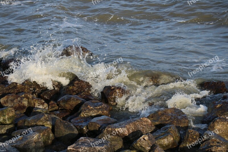 Water Nature Billow Breakwater Spray