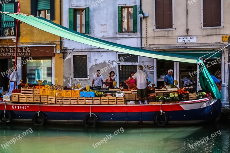 Italy Venessia Romantic Fruit Gondola Grand Canal