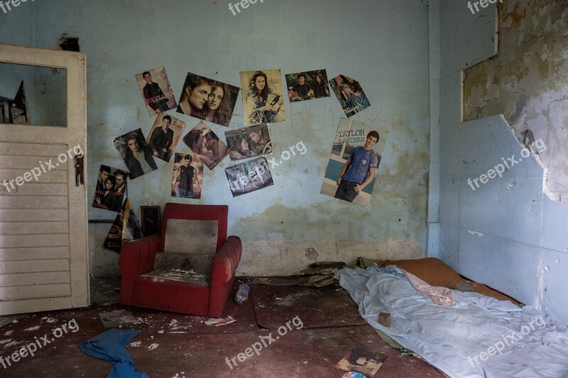 Room Abandoned Crash Posters Wall