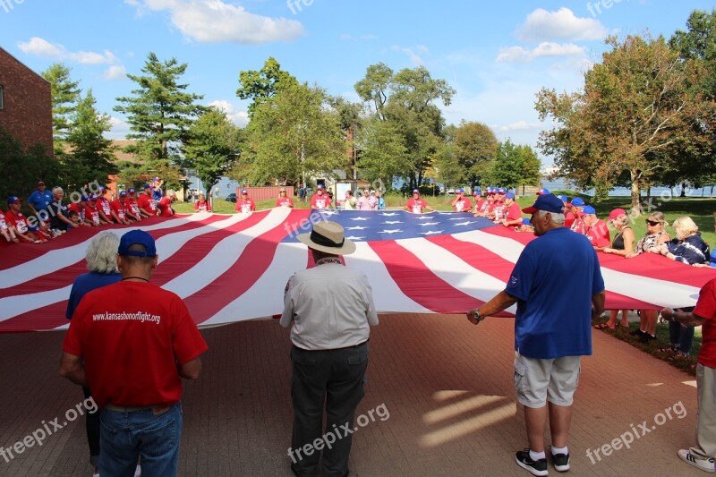 Honor Flight Ww Ii Veteran Fort Mchenry Flag