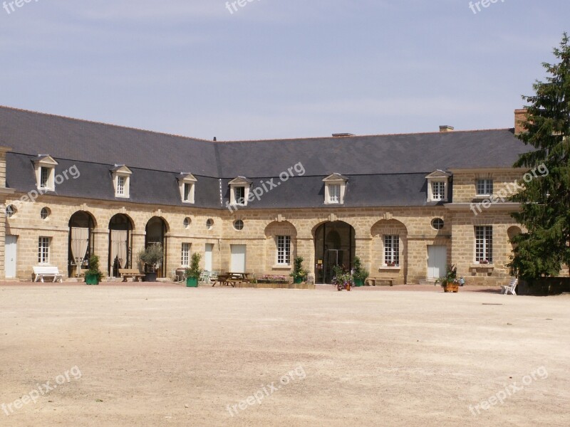 Castle Stables Pépifolies History Baron