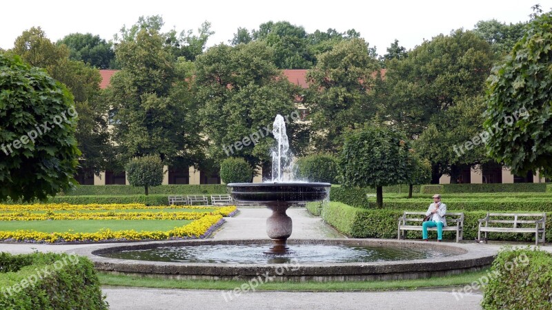 Courtyard Garden Munich Fountain Rest Park