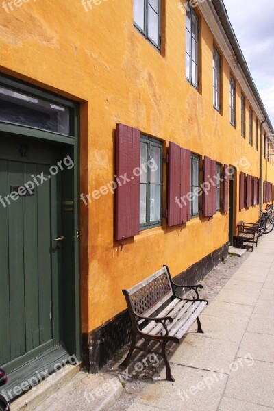 Nyboder Dies Property House Yellow