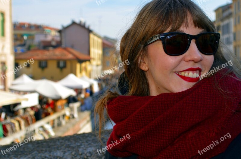 Girl Milan Navigli Flea Market Models