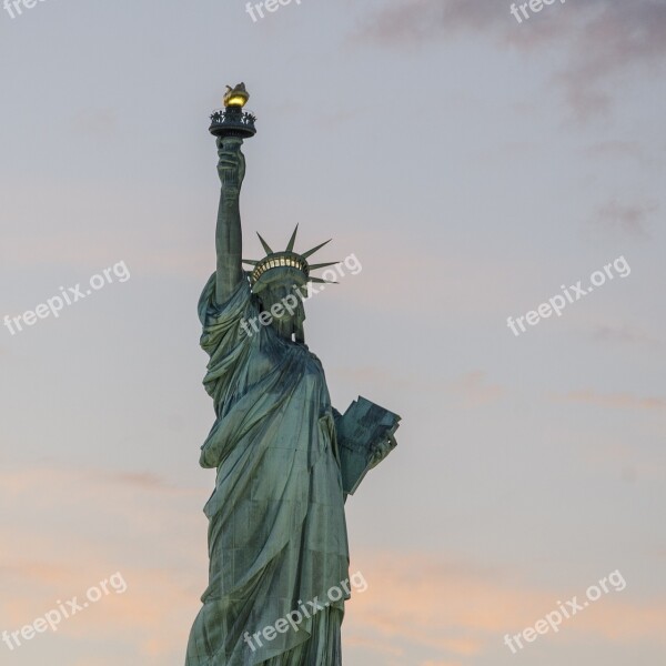 Usa New York Statue Of Liberty Illuminated Liberty Island