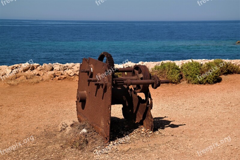 Windlass Rusted Color Sea Old