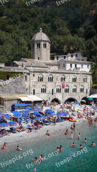 San Fruttuoso Di Camogli Beach Summer Sea Umbrellas