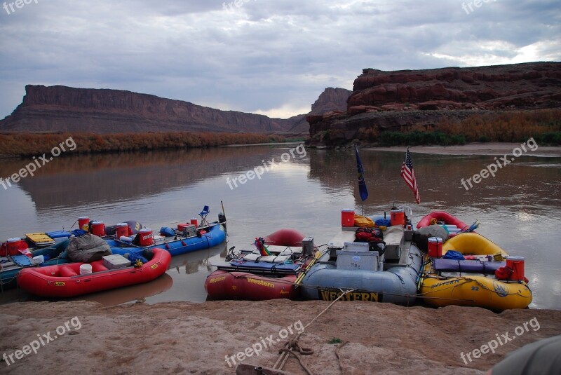 Utah Rafting Camping Canyon River