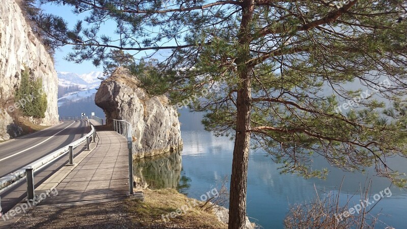 Lake Alpine Way Spacer Sunny Day Rocks