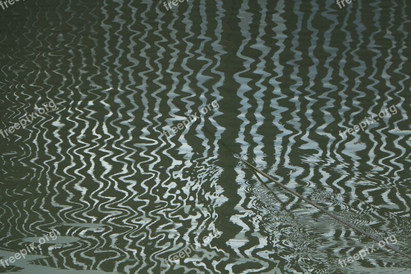 Water Mirroring Pattern Wave Background