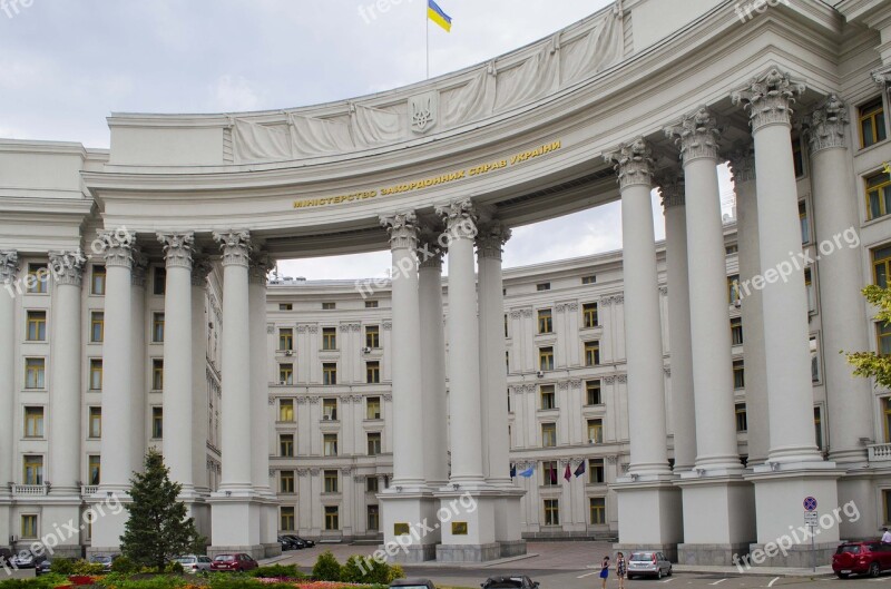 The Ministry Of The Façade Of The Columns Coat Of Arms Free Photos