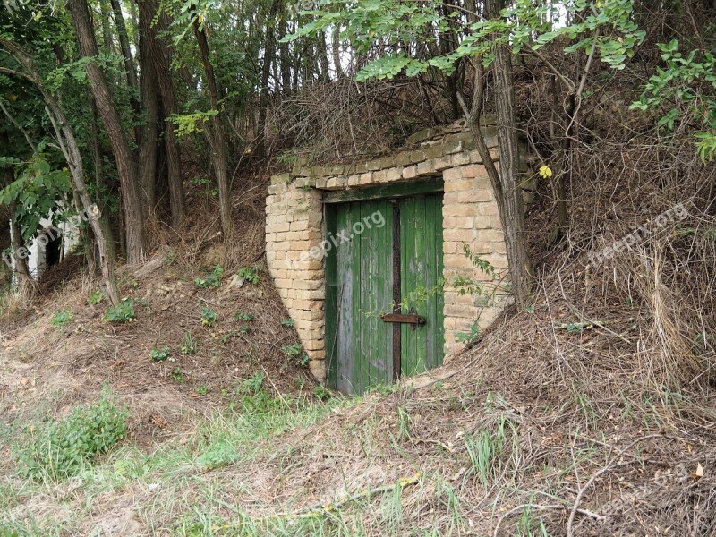 Kellergasse Weinviertel Keller Cellar Lapsed