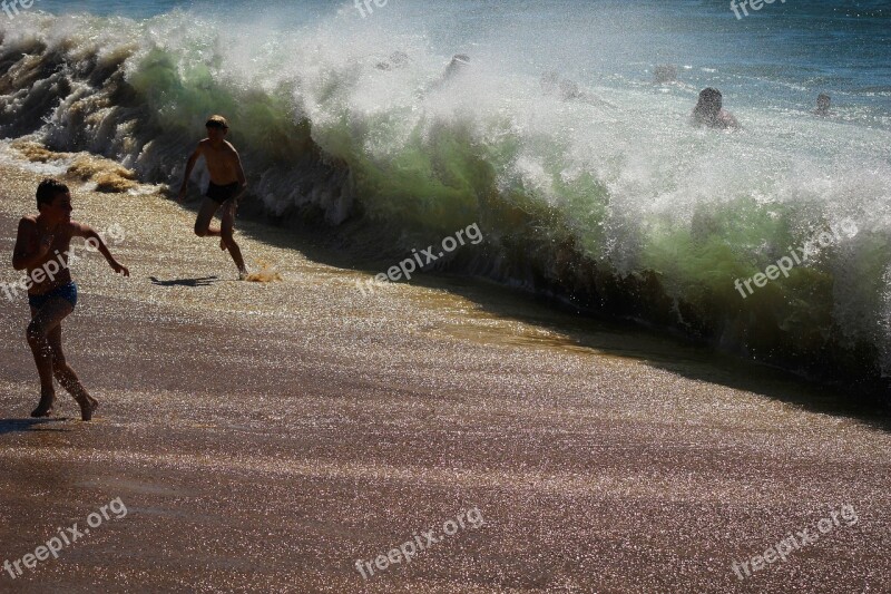 Escape Fear Onda Sea Ocean