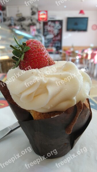 Muffin Cake Strawberry Tasty Bake