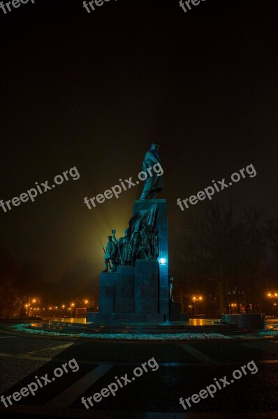 Monument Fog Rays Drizzle Ukraine