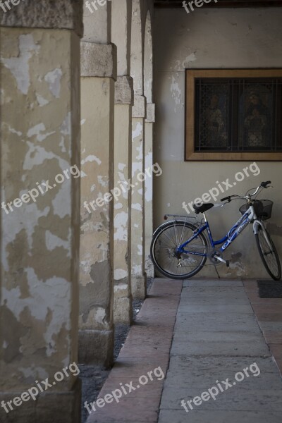 Italy Lake Garda Bardolino Bike Travel