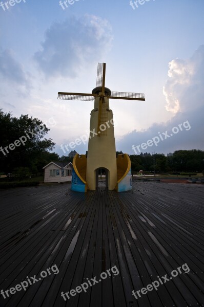 Suzhou Jinji Lake Children's Playground Sky Windmill