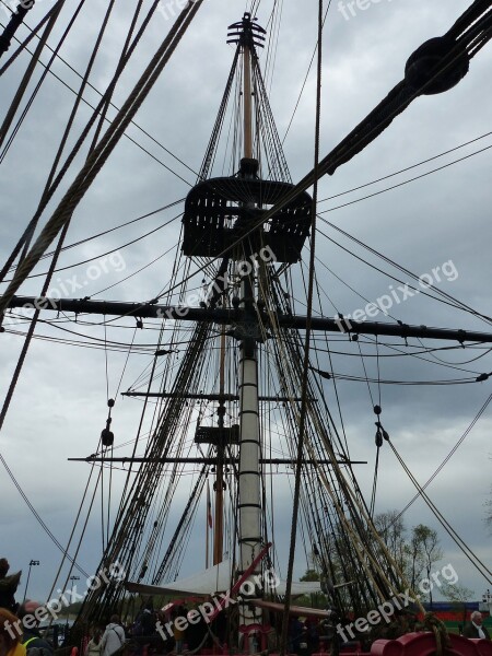 Mature Mast Hermione Shrouds Ropes