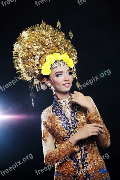 Close Up Custom Minang Indonesian Make Up