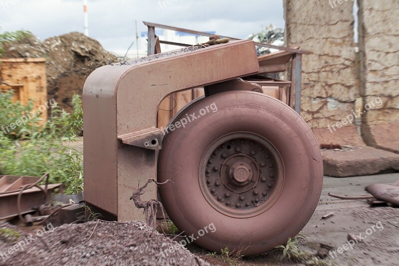 Junkyard Chassis Wheel Metal Recycling