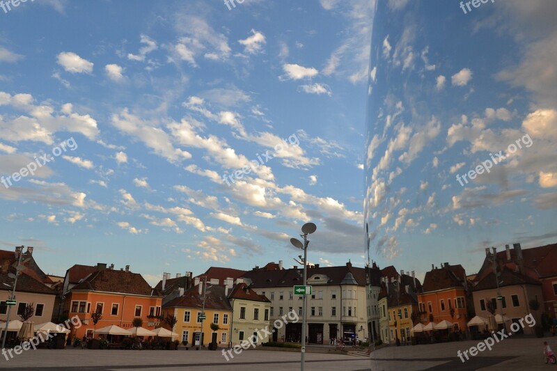 Győr Dunakapu Square Statue Reflection Square