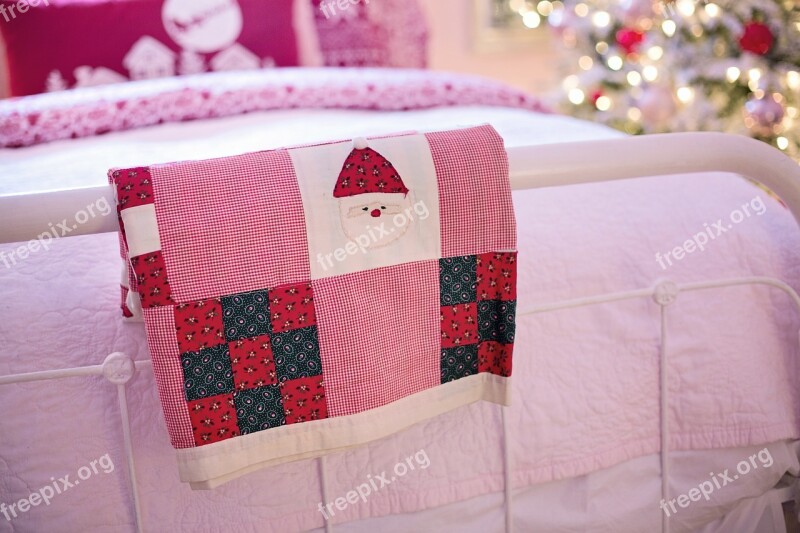 Quilt On Bed Christmas Cosy Cozy