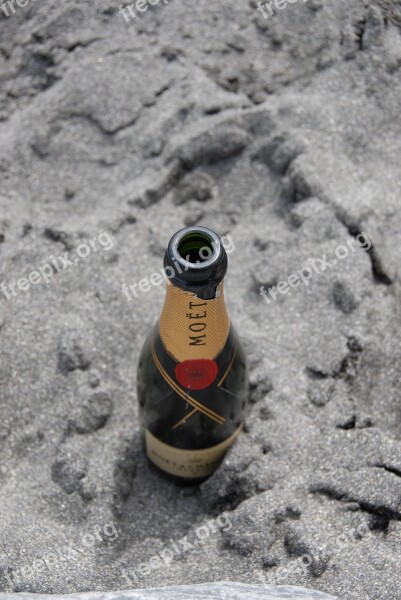 Moet Champagne Drink Famous Bubbles