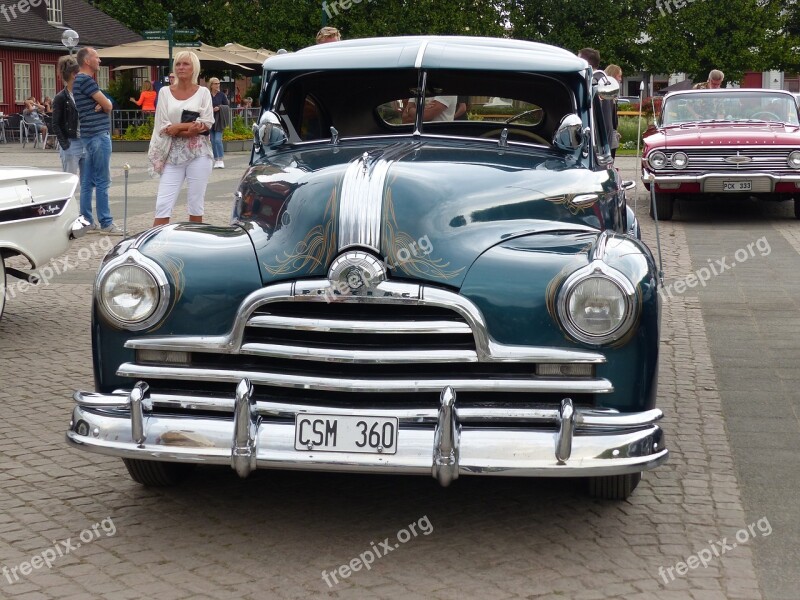 Biluppvisning Square People Summer Cars