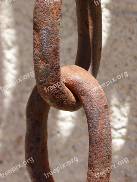 String Link Union Iron Rusty