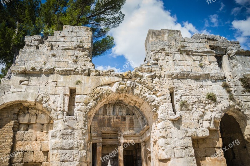 Nimes Temple Of Diana In Front History Gardens Of The Fountain