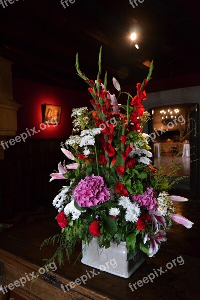 Scene Of Palace Flower Arrangement Flowers Palatial Trim