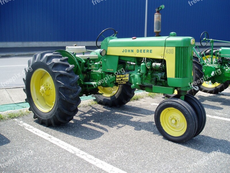 Tractor John Deere Antique Restored