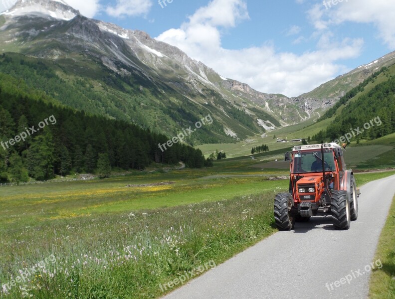 Alpine Mountains Tractor Bergwelt Südtirol South Tyrol