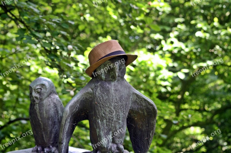 Sculpture Walk In The Park Hamburgensien Owl Straw Hat