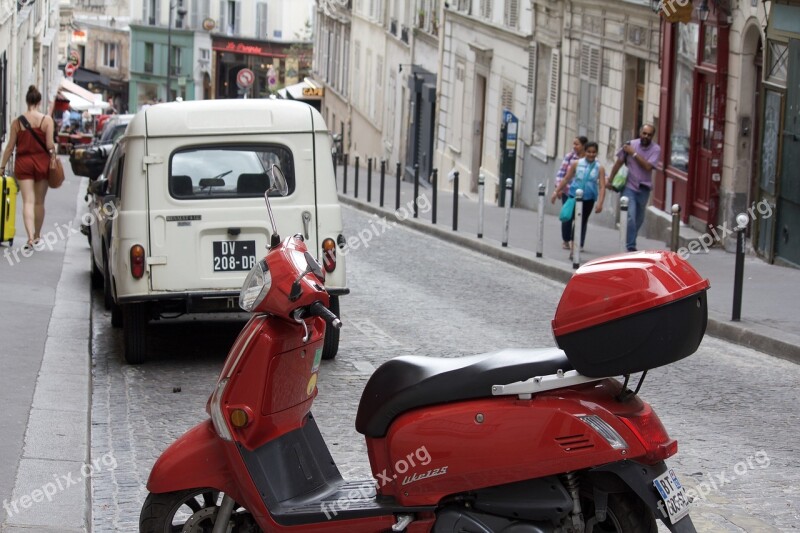 Vespa Paris Lane Montmartre 4l