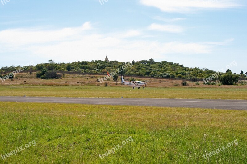 Approaching Aircraft Aircraft Cessna Caravan Fixed Wing Landing