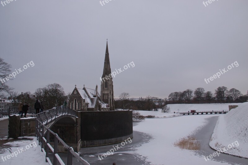 Churchhill Park St Alban Church Winter