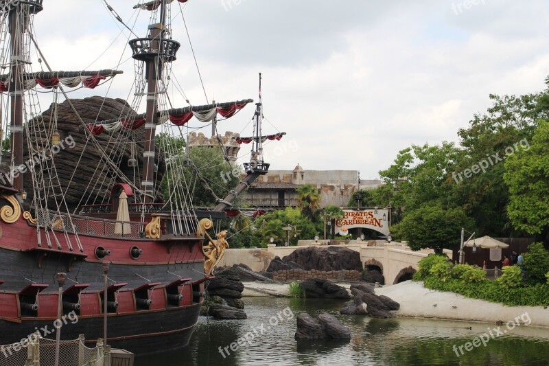 Disneyland Paris Disney Pirate Pirates Adventureland