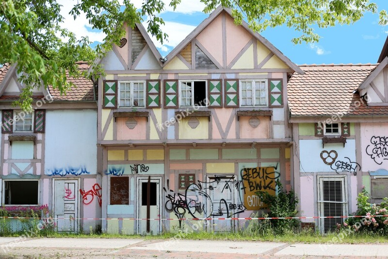 House Urban Berlin Spree River Park Facade