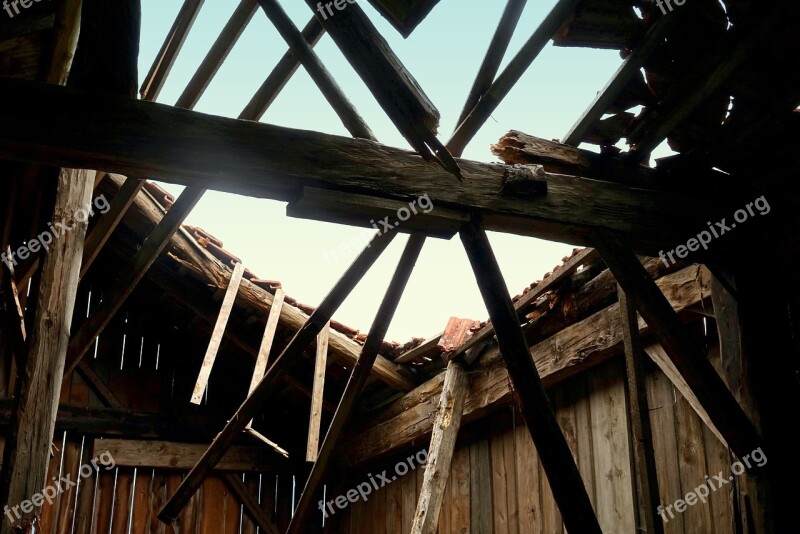 Hut Ruin Crash Lapsed Dilapidated