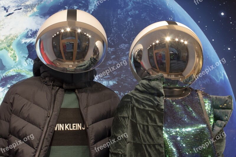 Fashion Winter Fashion Astronaut Earth Display Dummy