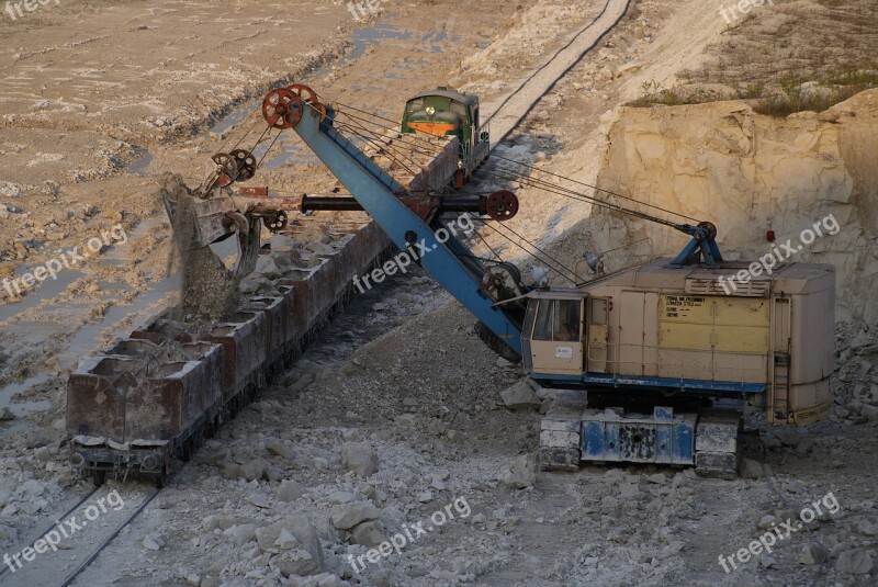 Mine Chalk Excavator Train Loading