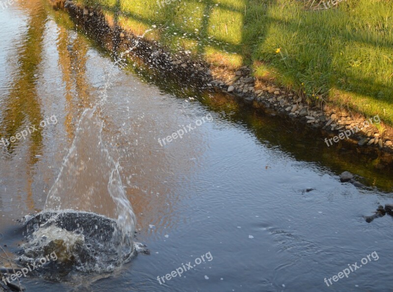 Water Spatter Stone River Reflection