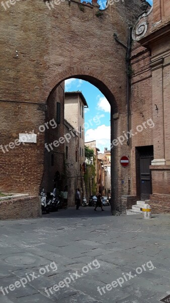 Siena Quantum Of Solace Goal One Way Street Tuscany